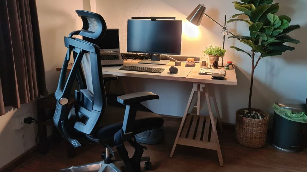 cadeira ergonomica num quarto ou escritorio
